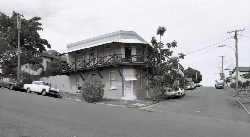 This is an image of ‘140 Fortescue Street - Spring Hill’, 23 December 1980, viewed from the corner of Fortescue Street and York Parade, Spring Hill, looking north-east.