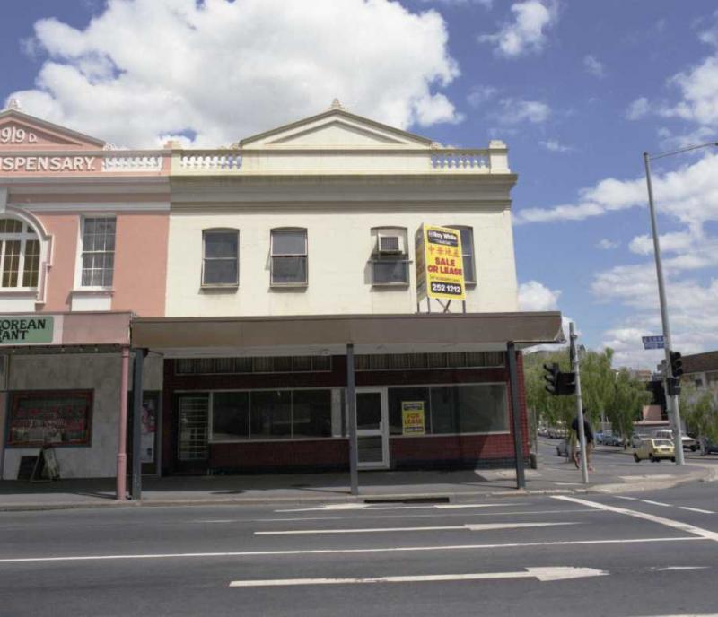 This is an image of ‘Broadway Chambers Building - 154 - 162 Wickham Street - Fortitude Valley', c.1990, looking north-west from the corner of Wickham and Gipps streets, Fortitude Valley.