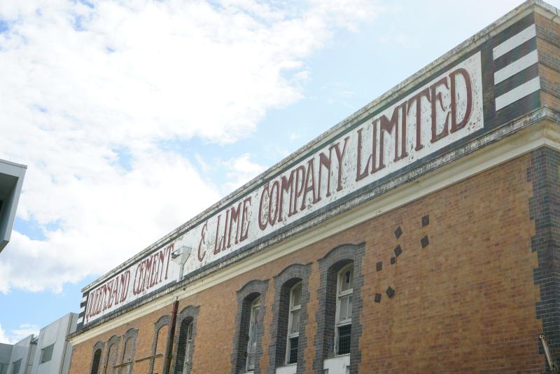 Original painted ‘Queensland Cement & Lime Company’ signage to the parapet.
