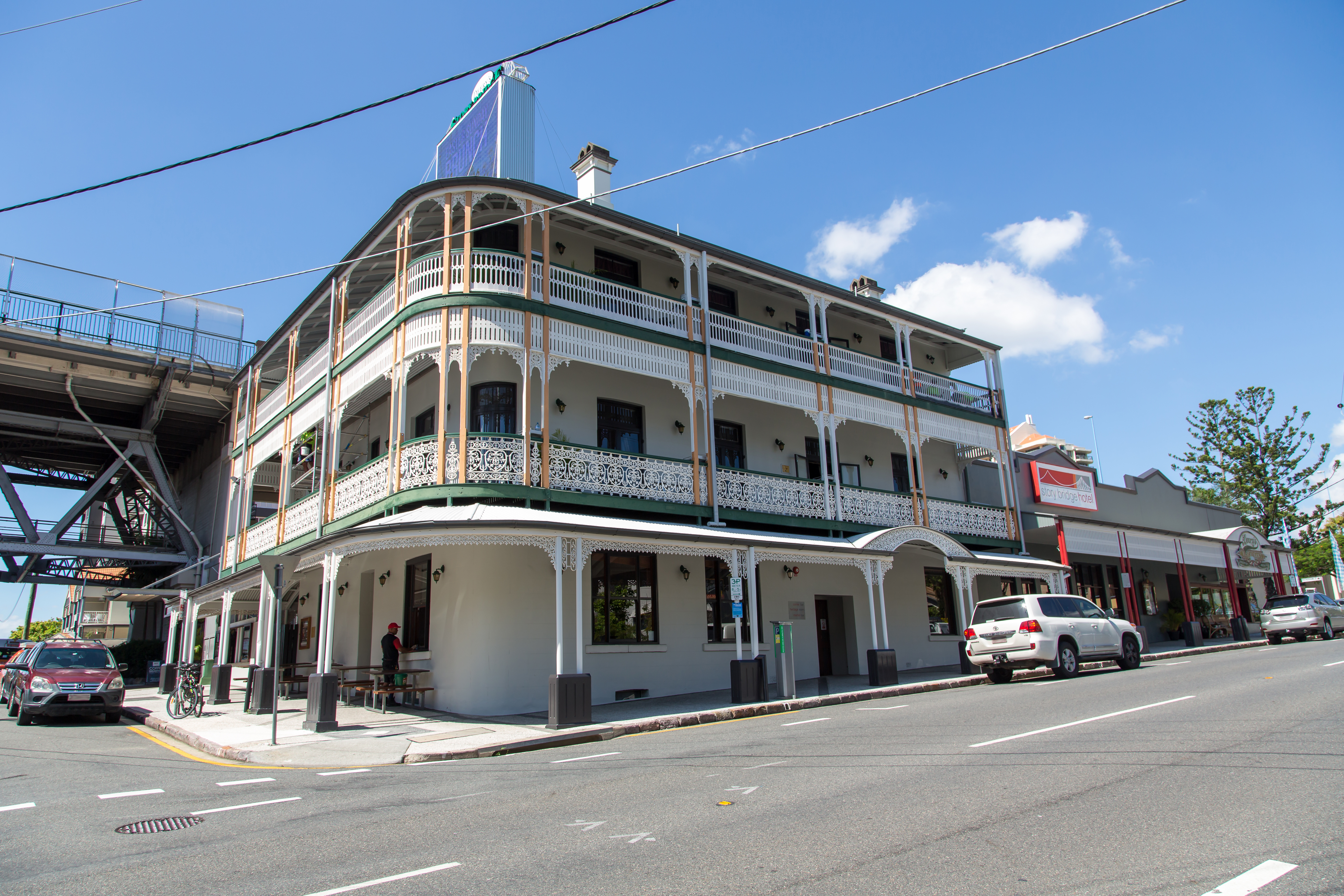 This is an image of the Main street elevation of the Story Bridge Hotel
