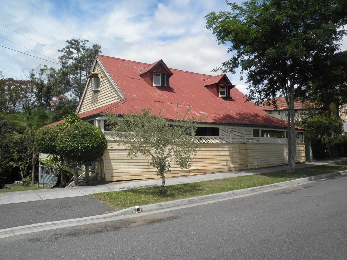 This is an image of the Heritage Place known as Residence Carina located on 1 Gertrude Street in Highgate Hill