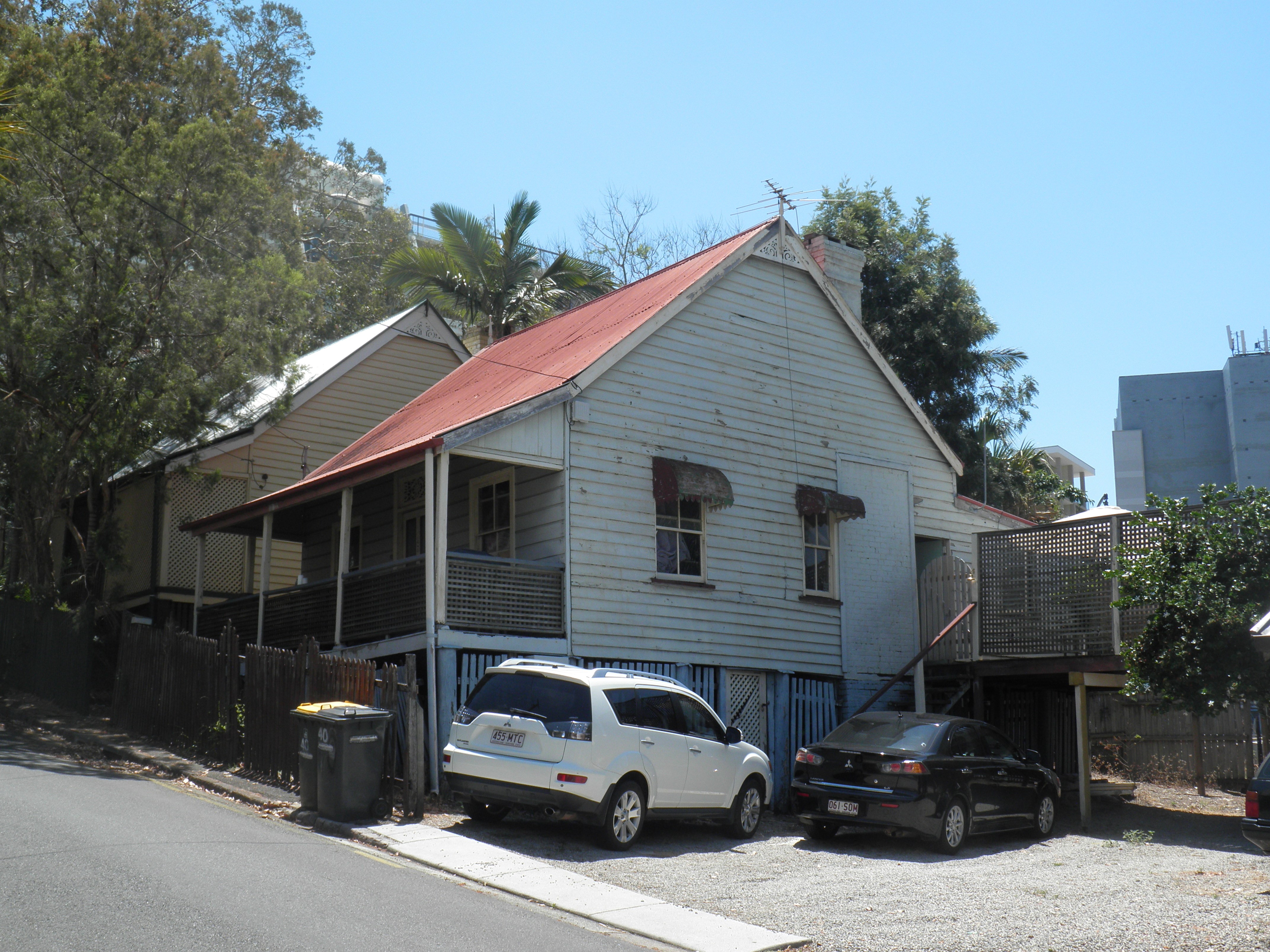 This is an image of the heritage place known as Halford's Cottages