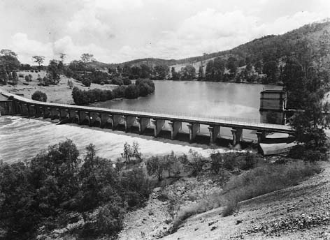 This is a historical image of the Mt Crosby Weir taken on 24 November 1949. Image source: Brisbane City Council Archives - BCC-B54-610E