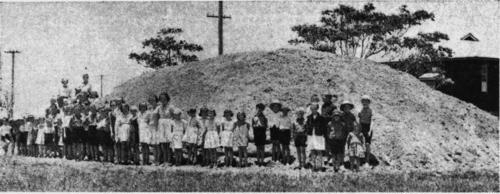 ‘Children pictured in front of the Pinkenba School air raid shelter, December, 1940’