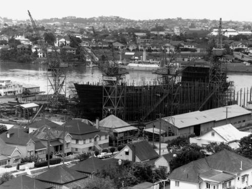Evans Deakin Shipyards at Kangaroo Point, Brisbane, 1963, Mullen’s Cairns Street cottages are in the foreground.