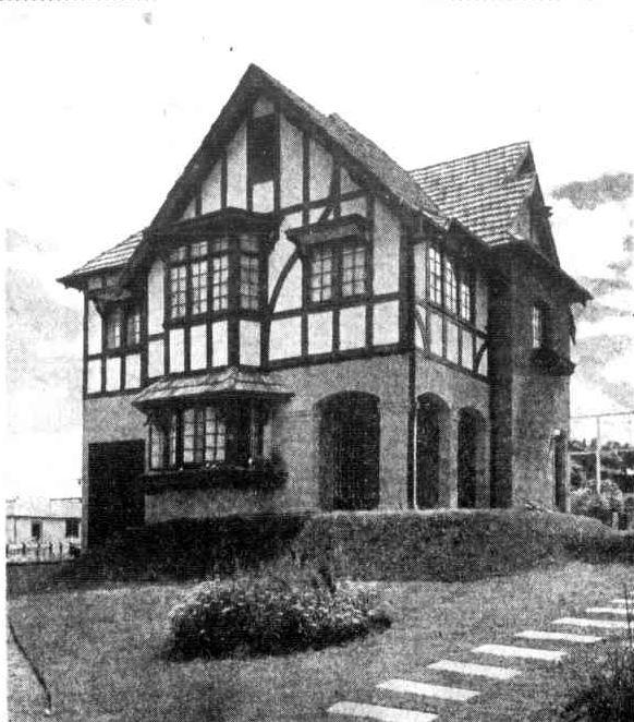 This is an image of ‘ "Gwandoben" The Home of Mr. and Mrs. M. V. Dodwell’, c.1934, viewed from Maxwell Street, New Farm, looking north.